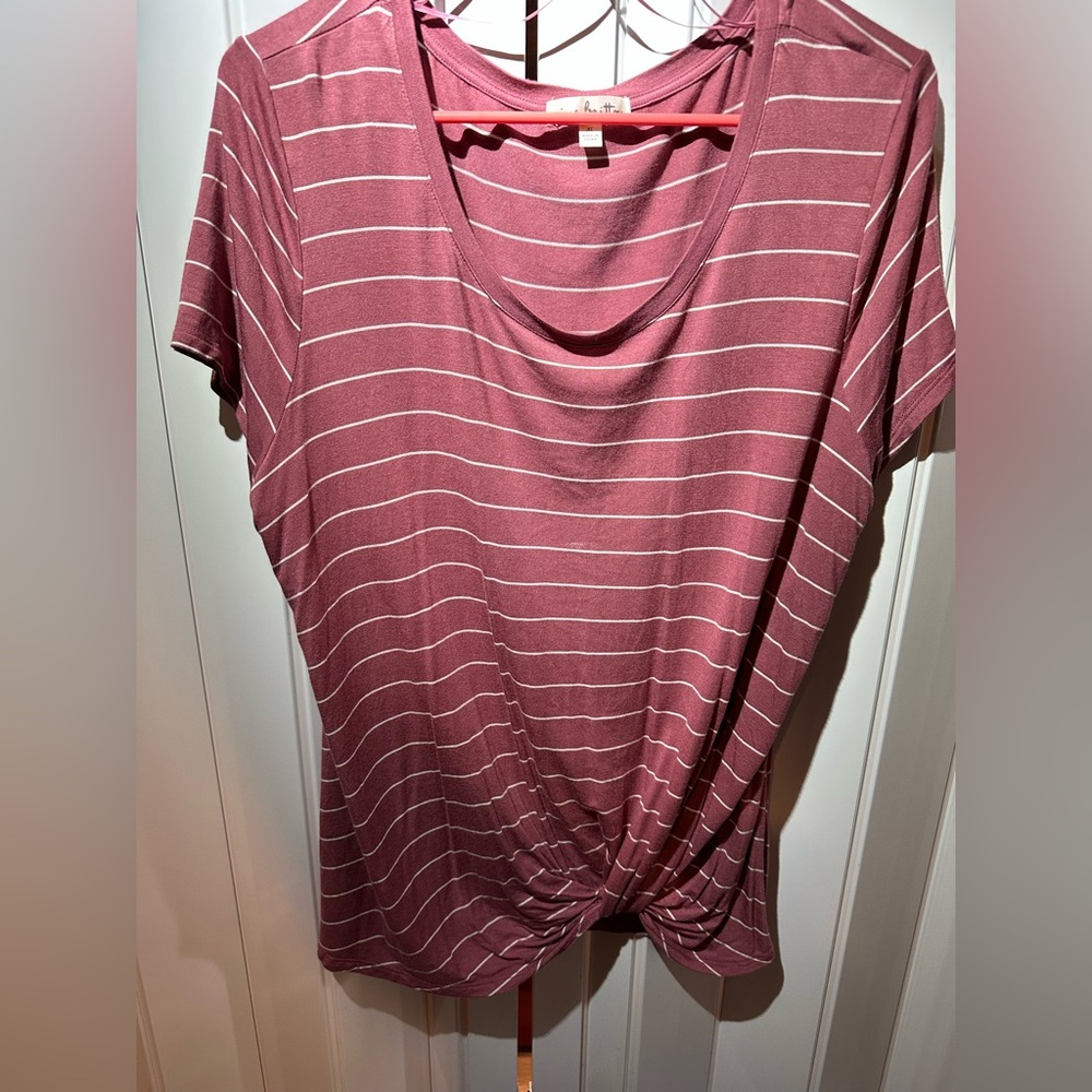 Nine Britton T-Shirt with ruching.